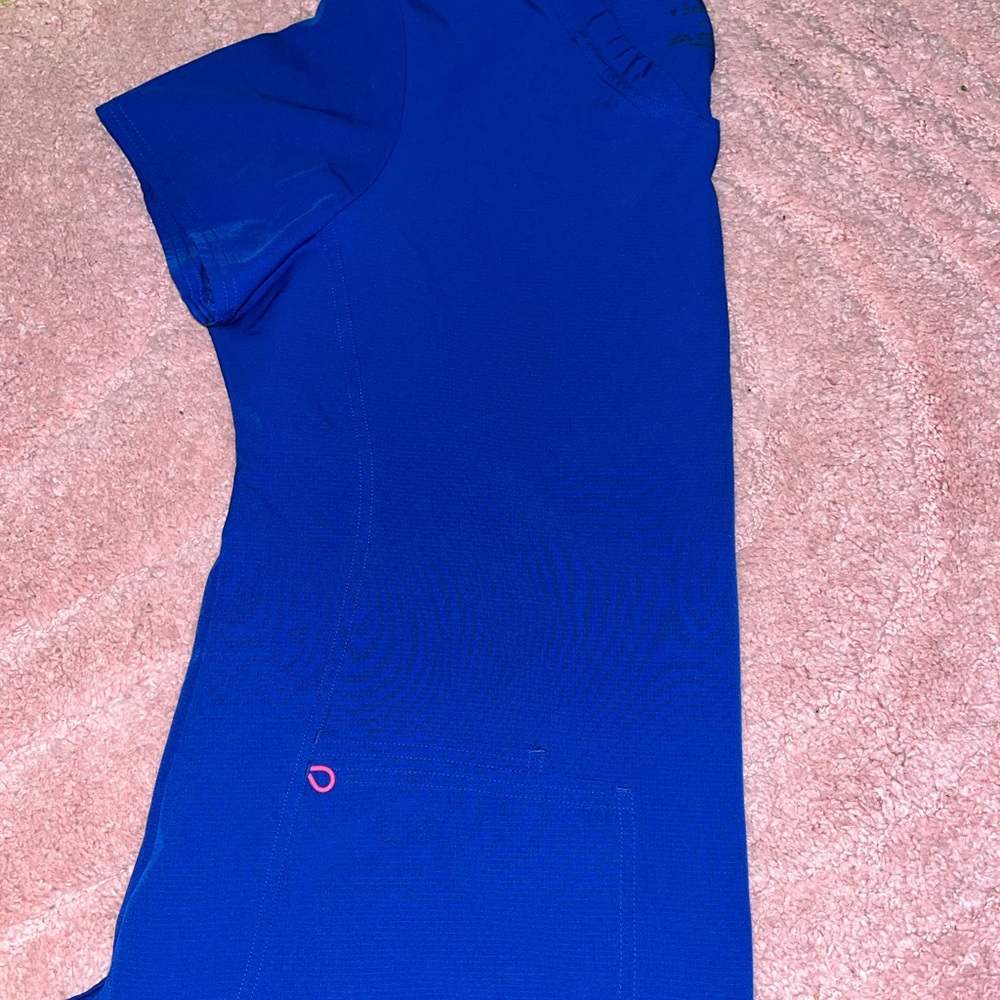 Heart and soul scrub top, pitter patter V neck - Picture 2 of 3